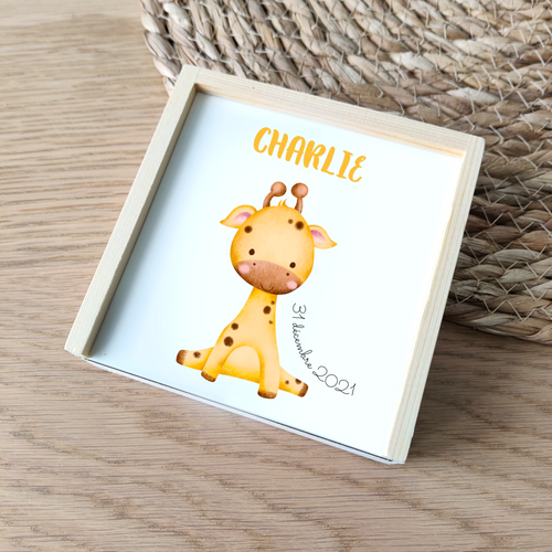 Boîte en bois date & prénom enfant - ANIMAL GIRAFE Charlie