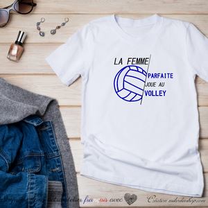 Tee-shirt sport - LA FEMME PARFAITE JOUE AU VOLLEY